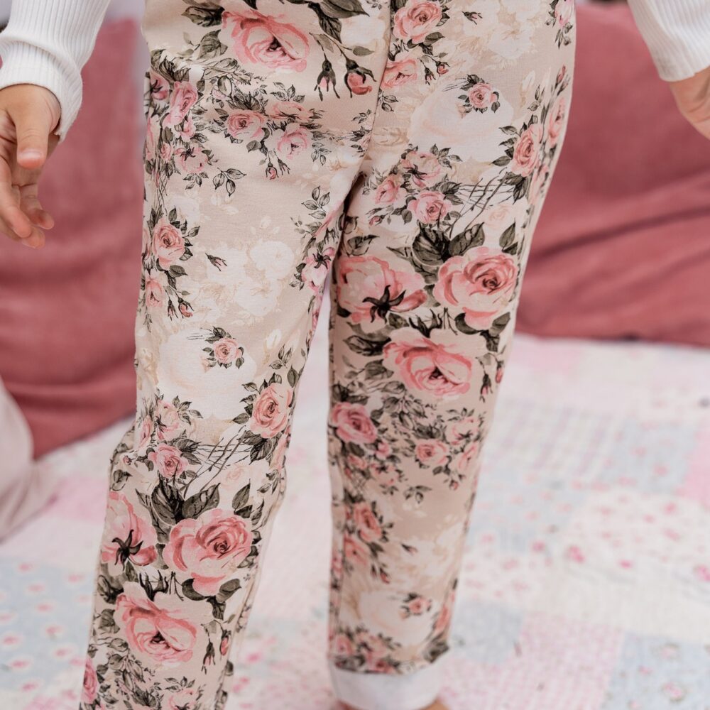 Dressikomplekt – Romantiline lillemuster - Image 10