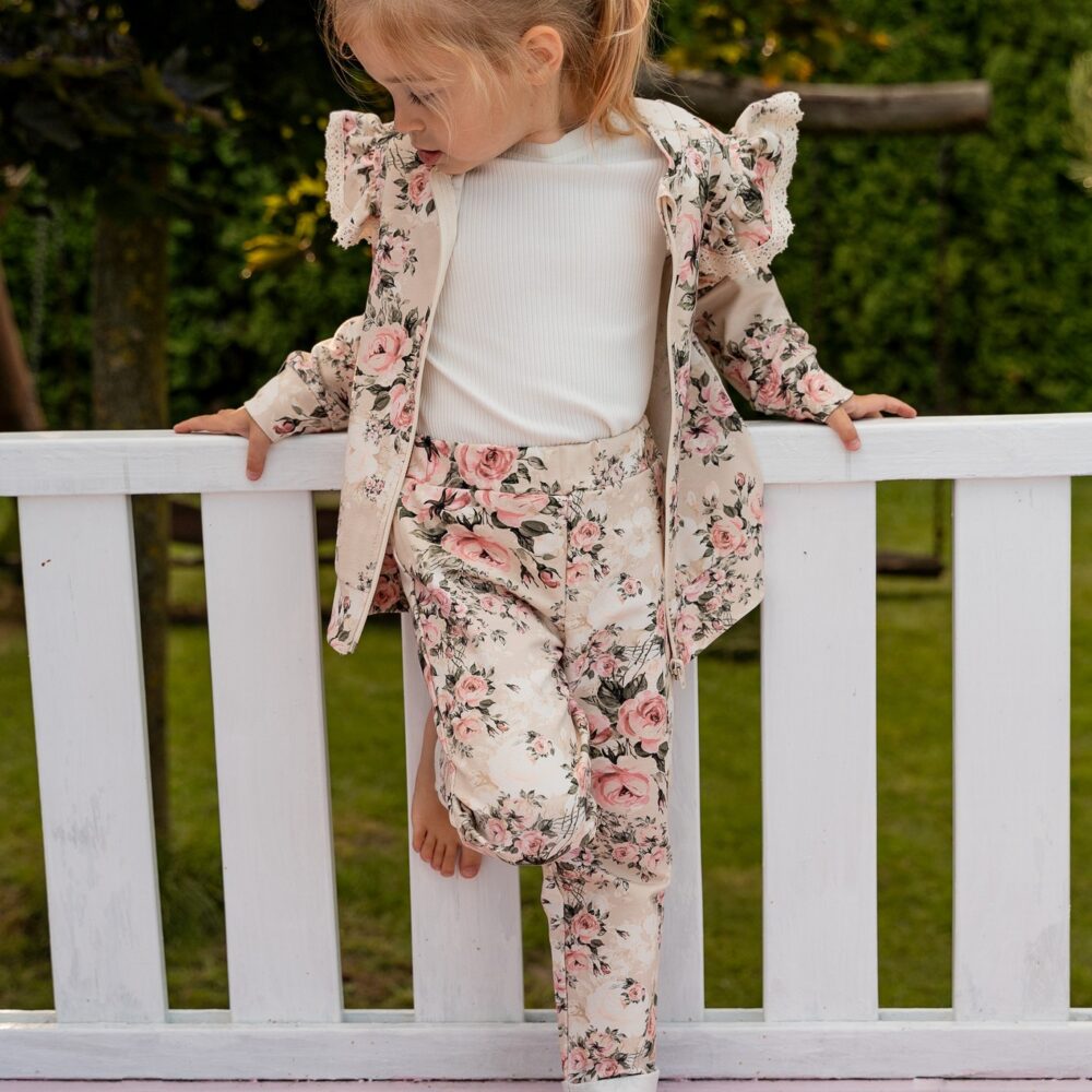Dressikomplekt – Romantiline lillemuster - Image 8