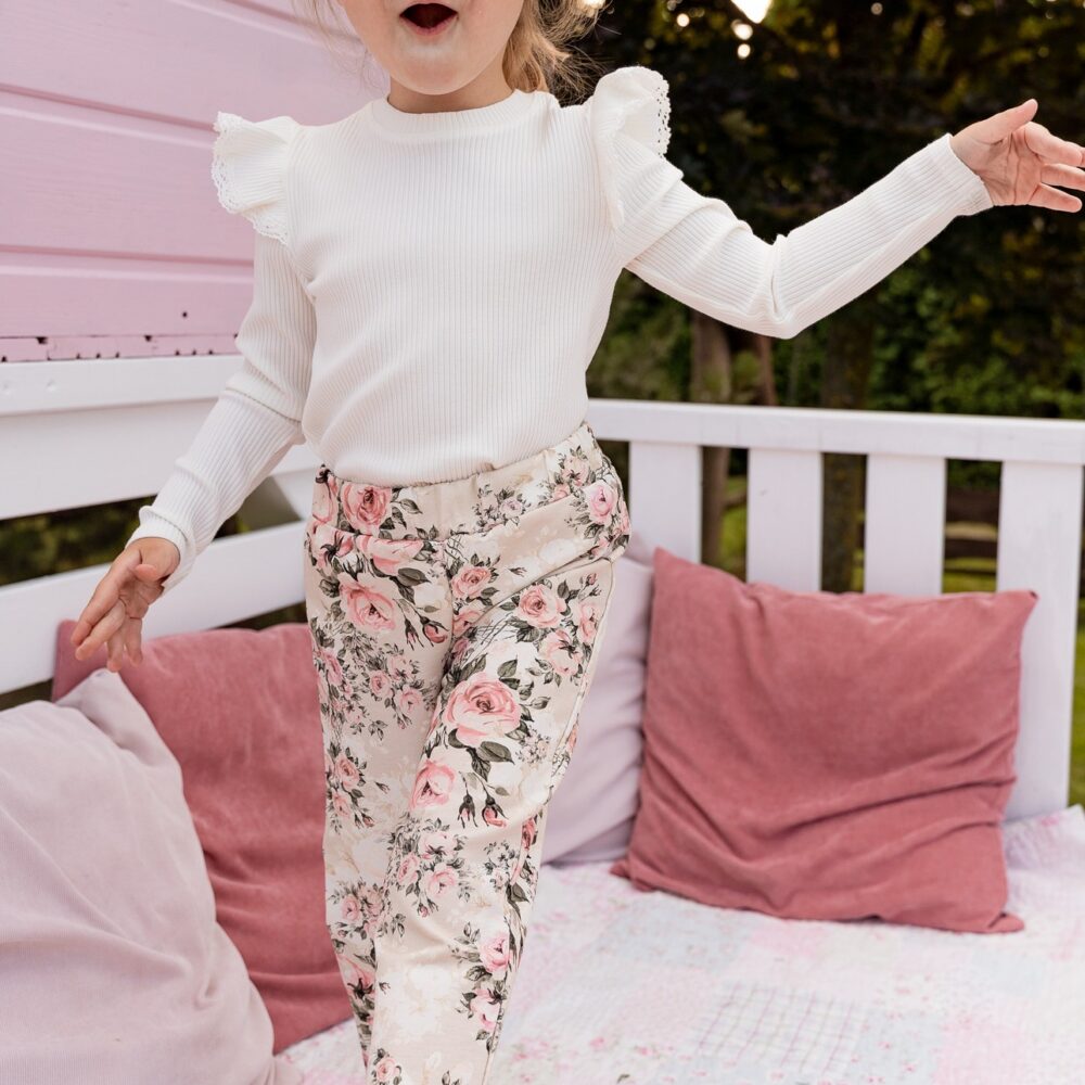 Dressikomplekt – Romantiline lillemuster - Image 12