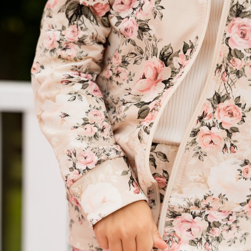 Dressikomplekt – Romantiline lillemuster - Image 11